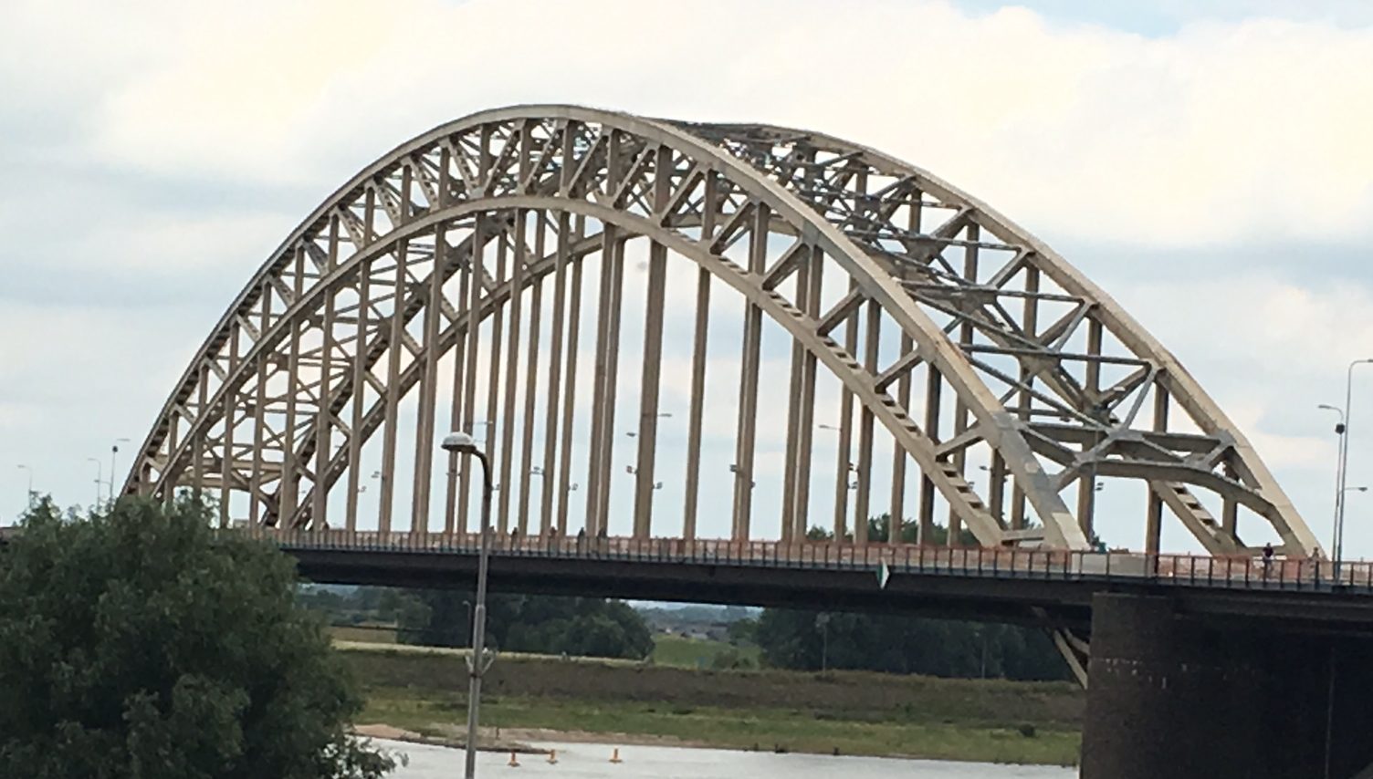 Foto.Waalbrug.juli.2016