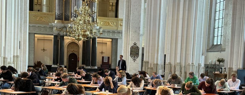 Komende vrijdag (24 oktober 2025) is het Van Swaaij Cassatie JeeBee Dictee