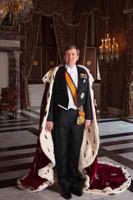 Koning met Koningsmantel